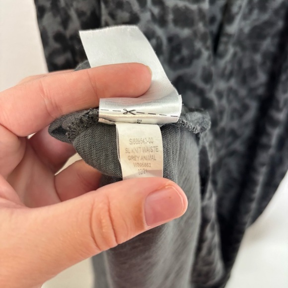 Old Navy Women’s Leopard Print Slub Knit Waist-Defined Midi Dress M Gray Animal - Picture 7 of 11